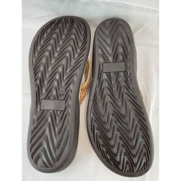 New MEGNYA  Comfortable Walking Sandals for Beach, Vacation size 8.5 - Picture 5 of 8